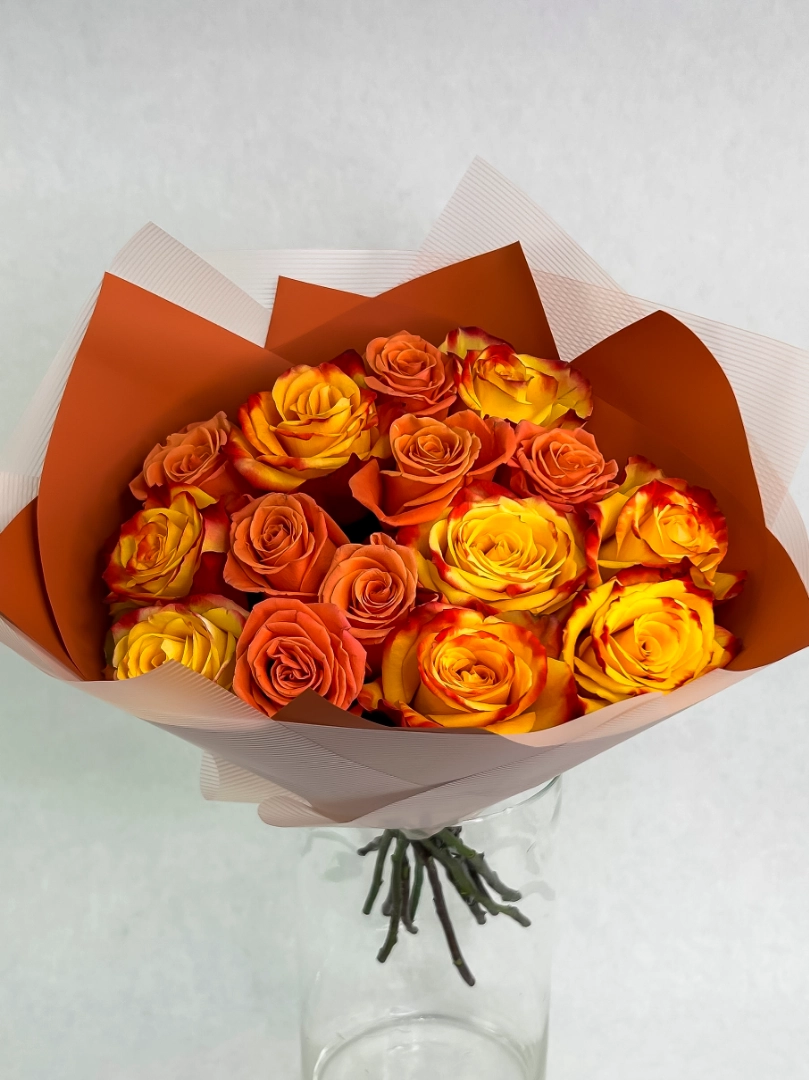 Букет с розами &laquo;Буря эмоций&raquo; от интернет-магазина цветов в 