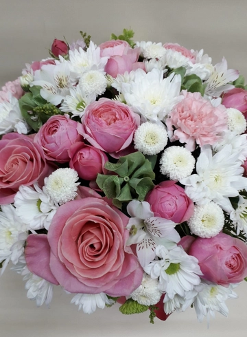 Композиция в шляпной коробке от интернет-магазина цветов в 