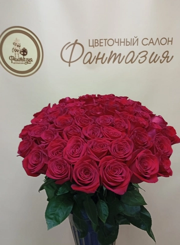Букет из красных роз 51шт под ленту от интернет-магазина цветов в 