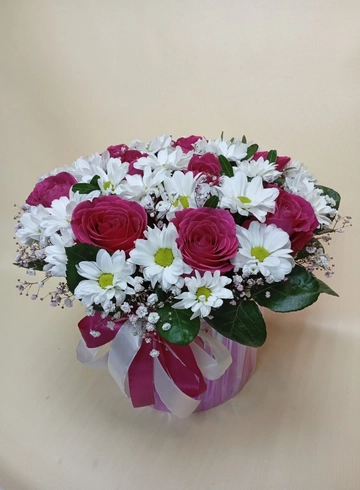 Композиция в шляпной коробке « Цветочная Зйфория» от интернет-магазина цветов в 