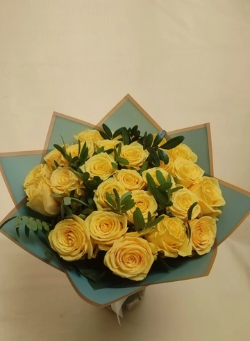 Монобукет из роз «Желтые брызги» от интернет-магазина цветов в 