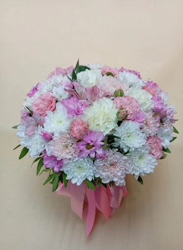 Композиция в шляпной коробке «Радуга цветов» от интернет-магазина цветов в 