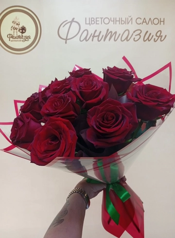 Букет из 11 роз «Красный бархат» от интернет-магазина цветов в 