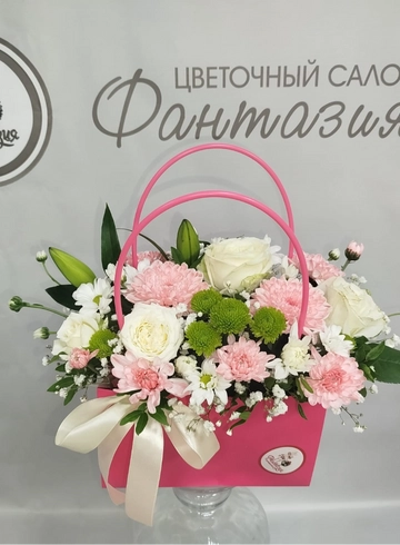Композиция «Сумочка для тебя» от интернет-магазина цветов в 