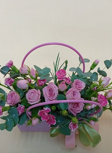 Композиция &laquo;Сумочка с розочками&raquo; от интернет-магазина цветов в 