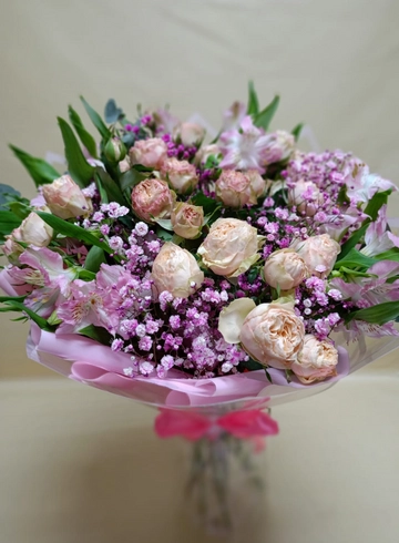 Сборный букет &laquo;Букет с кустовыми розами&raquo; от интернет-магазина цветов в 