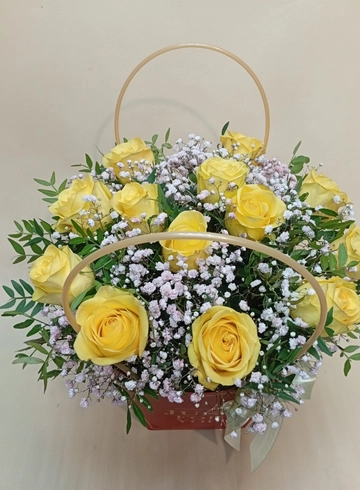 Комозиция «Сумочка с розочкой» от интернет-магазина цветов в 