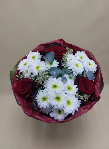 Сборный букет &laquo;Нежные хризантемы&raquo; от интернет-магазина цветов в 