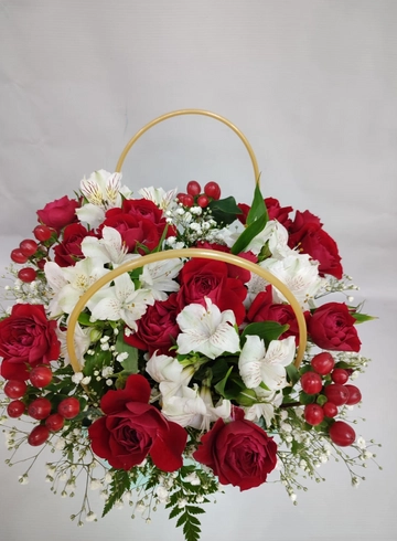 Композиция &laquo;Композиция из красной кустовой розы&raquo; от интернет-магазина цветов в 