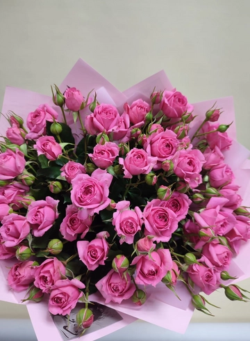 Монобукет «Кустовые Розовые розы» от интернет-магазина цветов в 
