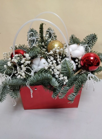 Композиция &laquo;Зимняя сказка&raquo; от интернет-магазина цветов в 