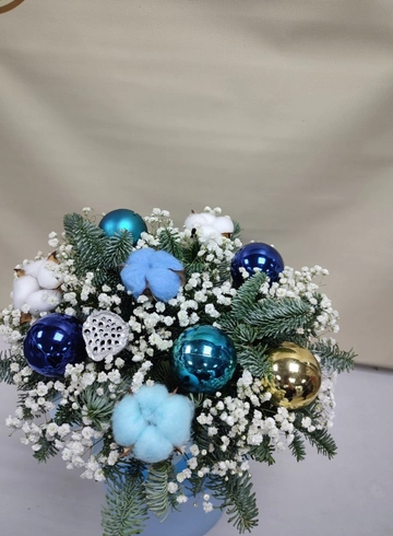 Композиция &laquo; В преддверие нового года&raquo;  от интернет-магазина цветов в 